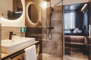 Deluxe Suite, 2 Bedrooms, Sauna | Bathroom | Shower, free toiletries, hair dryer, bathrobes