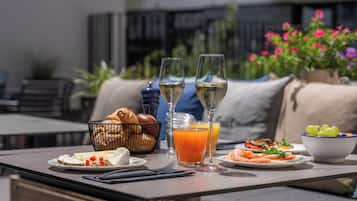 Daily buffet breakfast (EUR 25 per person)