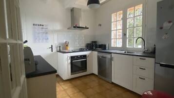 Réfrigérateur, micro-ondes, four, lave-vaisselle