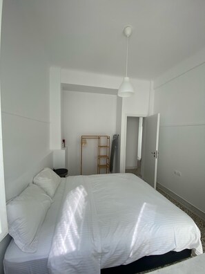 3 bedrooms, internet, bed sheets