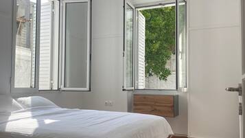 3 bedrooms, internet, bed sheets