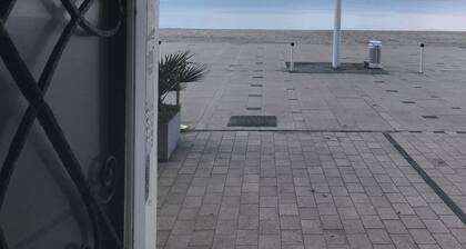 "Les pieds dans l'eau Malo plage bord et digue de mer Dunkerque