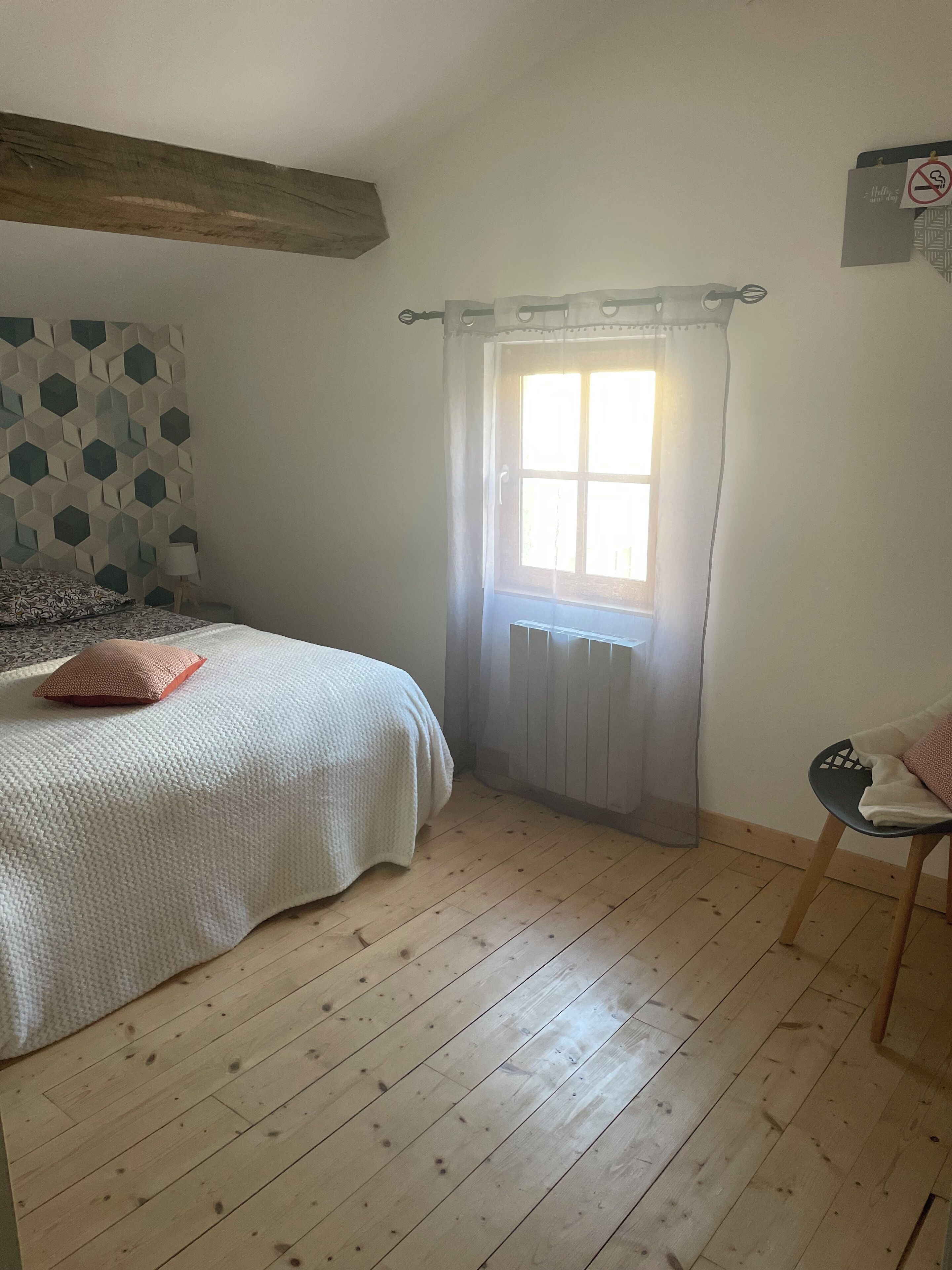 2 slaapkamers, een strijkplank/strijkijzer, reisbedje, gratis wifi
