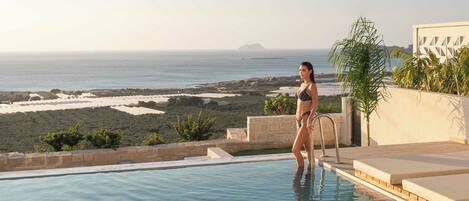 Villa de lujo, piscina privada, vistas al mar | Exterior