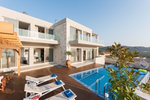 Front of property - Falasarna Luxury Villas (Kissamos)
