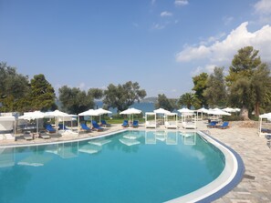 2 outdoor pools - O Paradise Beach Resort & Spa (Eretria)
