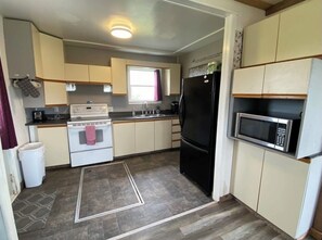 Mikrowelle, Ofen, Küchenrolle