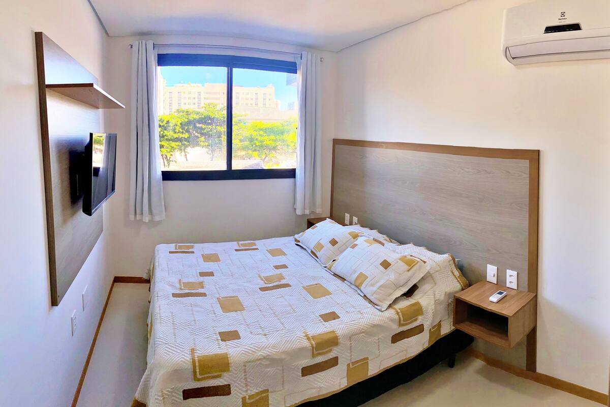 1 間睡房、高級寢具、特厚豪華床墊、書桌