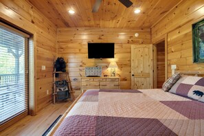 4 bedrooms, desk, iron/ironing board, free WiFi