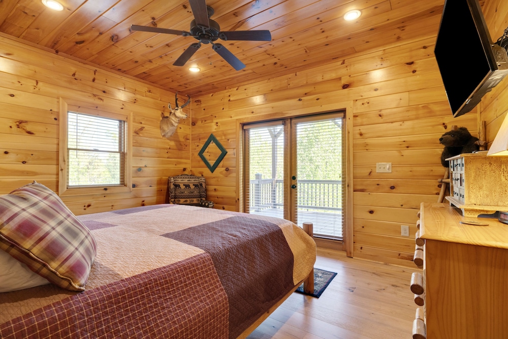 Pet Friendly, Shade Tree Lodge, Minutes to Downtown Blue Ridge, GA Foxfire Estates Vrbo