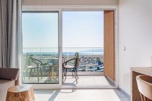 Suite Junior, vue mer | Matelas mémoire de forme, coffres-forts dans les chambres, bureau