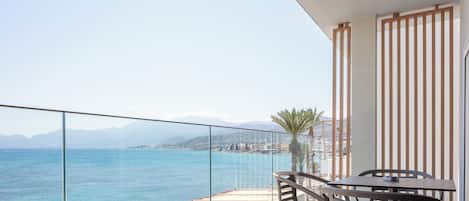 Premium Suite with Sea View and Outdoor Jetted Tub | 1 bedroom, memory-foam beds, in-room safe, desk