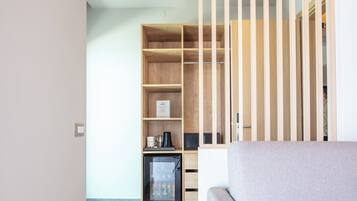 Premium Suite with Sea View and Outdoor Jetted Tub | Minibar