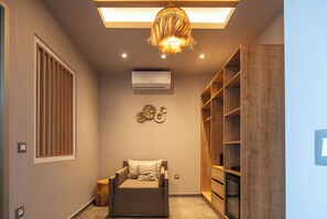 Junior Suite (Inland View) | Memory foam beds, in-room safe, desk, soundproofing - Skipper Beachfront Suites (Hersonissos)