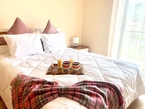 3 bedrooms, iron/ironing board, travel cot, Internet