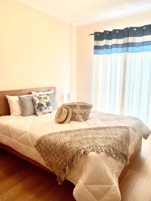 3 bedrooms, iron/ironing board, travel crib, internet