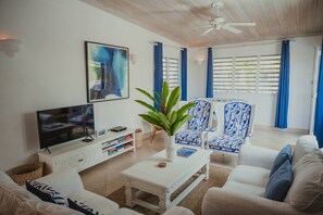 Fernseher, Tischfußball