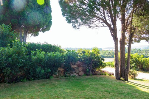 Chia, Ocean View: Brand-new house in Chia, cozy and surrounded by greenery!
