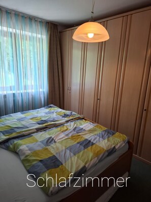 1 bedroom, travel cot, free WiFi, bed sheets