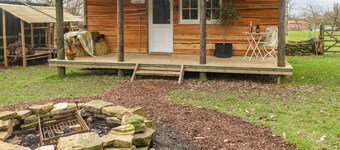 Cosy Lodge completely on your own in an acre of land. and will take 2 dogs