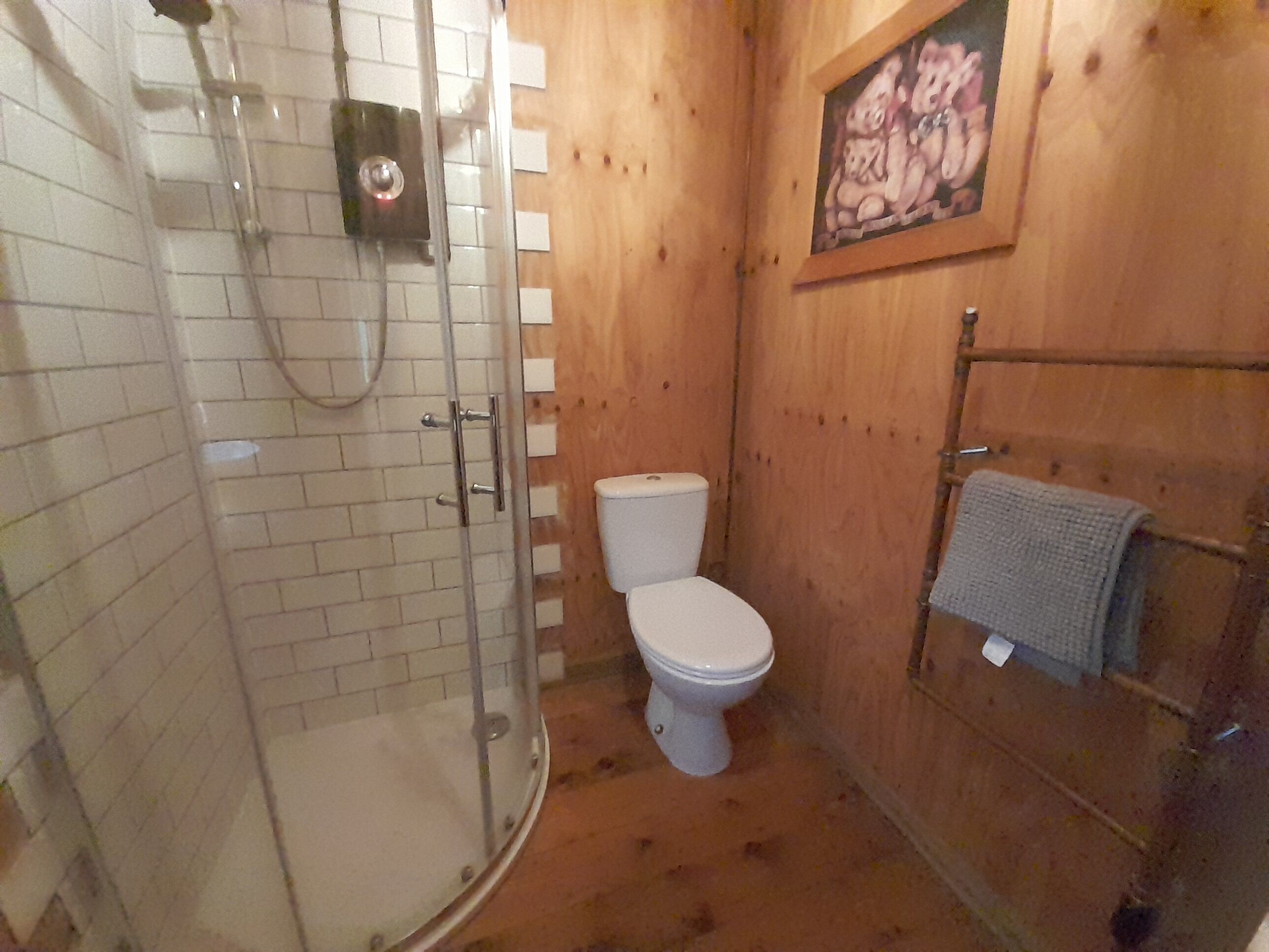 Douche, serviettes fournies, savon