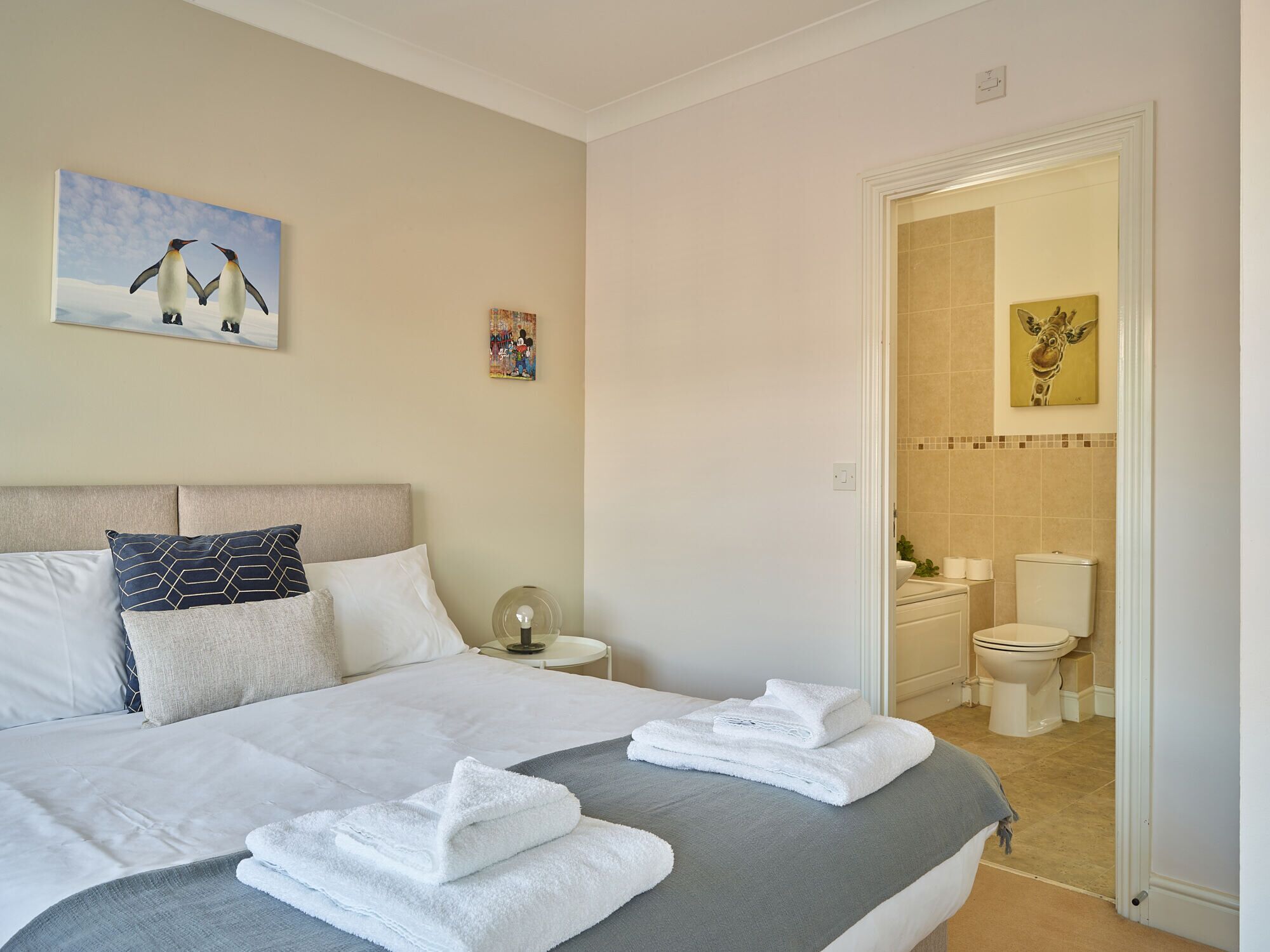 3 chambres, bureau, fer et planche à repasser, Wi-Fi gratuit