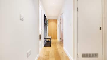 Apartamento urbano, 2 quartos, para não fumantes | Área de estar | Smart TV 40 polegadas com canais a cabo, TV, pisos aquecidos