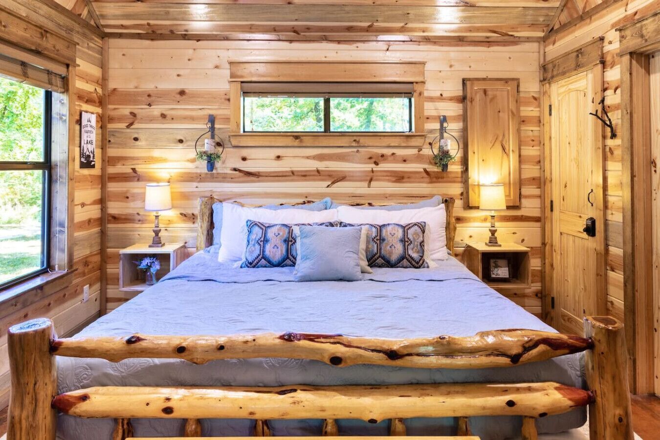 Bureau, fer et planche à repasser, Wi-Fi gratuit, draps fournis