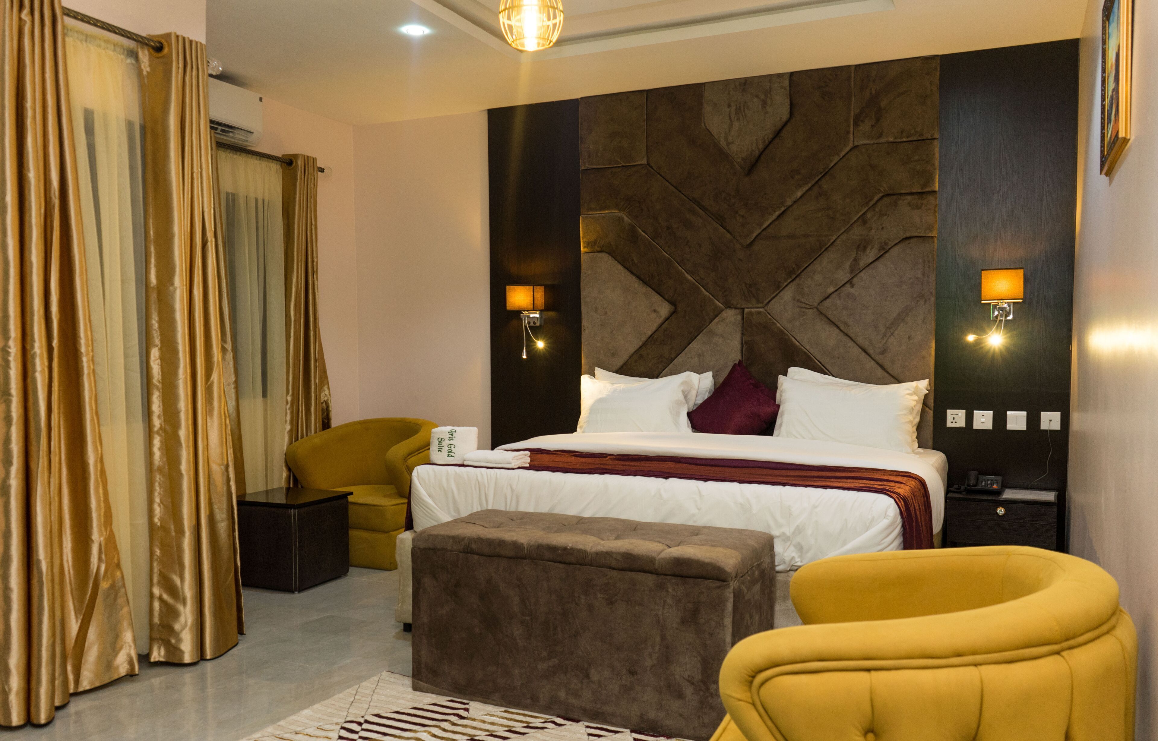 Egyptian cotton sheets, premium bedding, individually furnished, desk