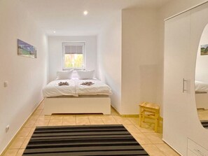 1 soverom, safe på rommet, wi-fi (inkludert) og sengetøy