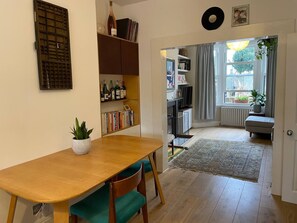 Interior - 4Bedroom house With Fireplace and Sauna (London)