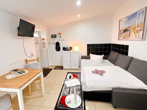 1 bedroom, free WiFi, bed sheets