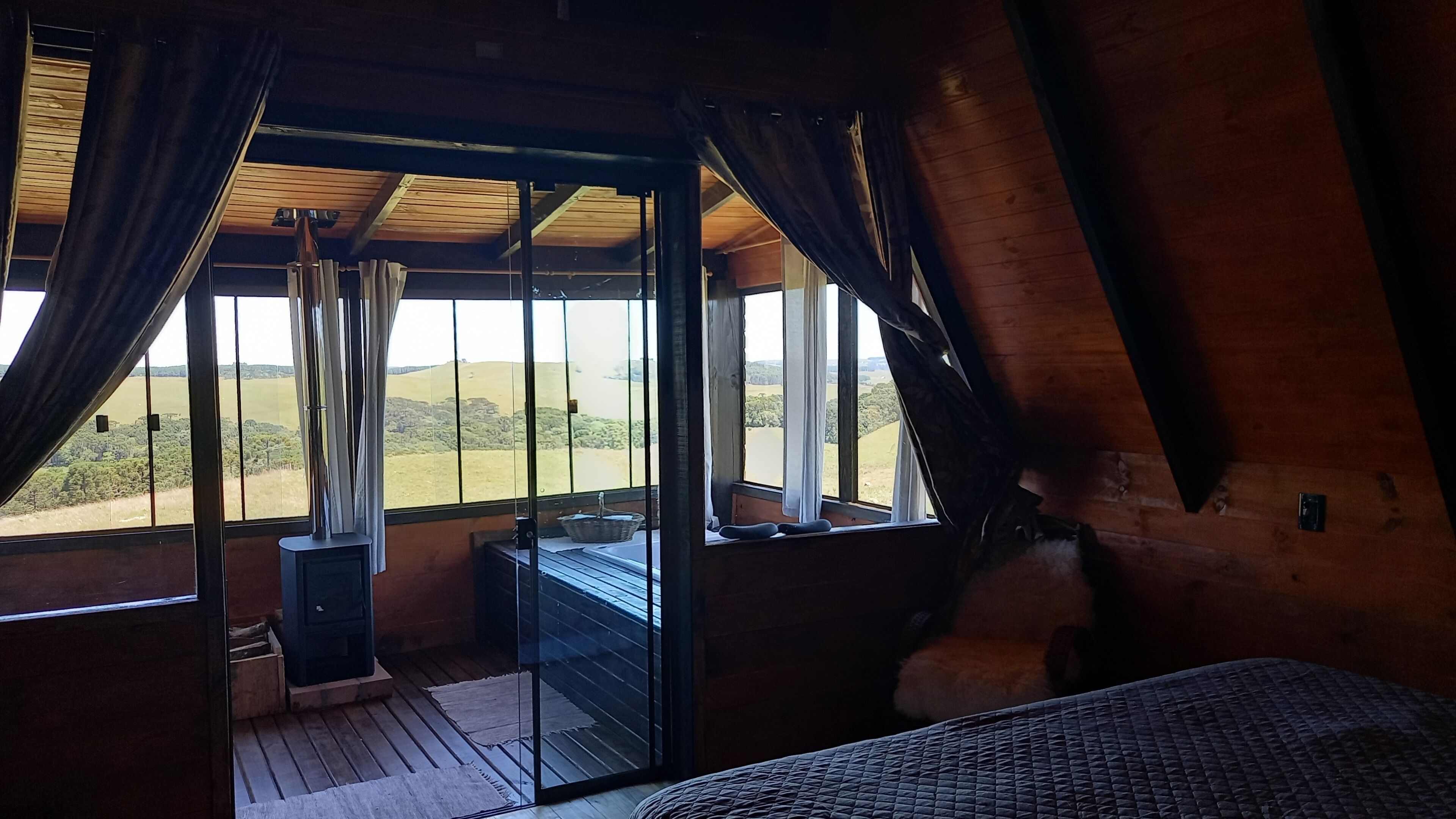 Chalé Ipê | 1 bedroom, hypo-allergenic bedding, pillow-top beds, minibar