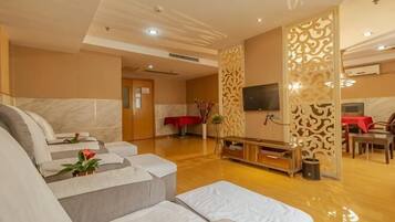 Lobby lounge