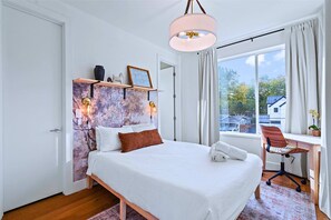 4 Schlafzimmer, Schreibtisch, Bügeleisen/Bügelbrett, kostenloses WLAN