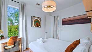 Room - Luxury Group Retreat - Pool, Hot Tub, EV Charger (Austin)