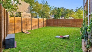 Property grounds - Luxury Group Retreat - Pool, Hot Tub, EV Charger (Austin)