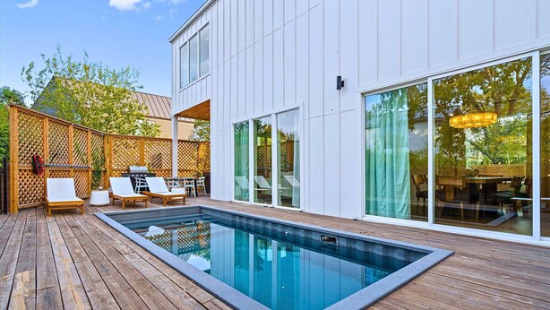 Pool - Luxury Group Retreat - Pool, Hot Tub, EV Charger (Austin)