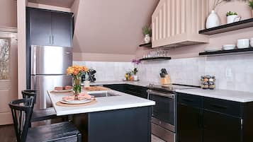 Réfrigérateur, micro-ondes, four, plaque de cuisson