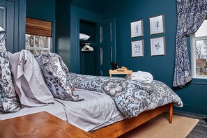 1 bedroom, desk, iron/ironing board, free WiFi - East Nashville Guesthouse close to everything & Pet-Friendly! (Nashville)