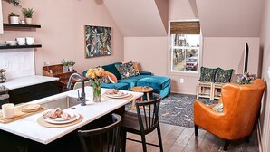 A modern loft apartment with a kitchen, dining area, and living space. - East Nashville Guesthouse close to everything & Pet-Friendly! (Nashville)