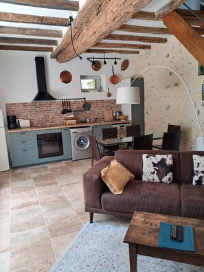 TV - Old barn converted into a loft (Colombiers)