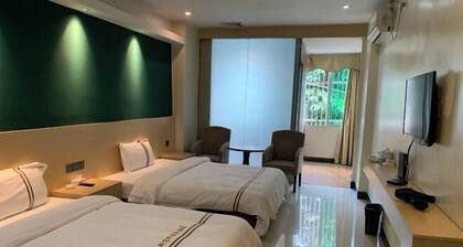 Xinfuhua Business Hotel