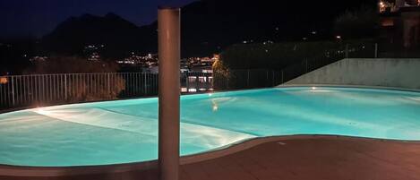 حمّام سباحة خارجي