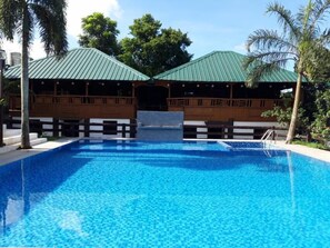 Utomhuspool