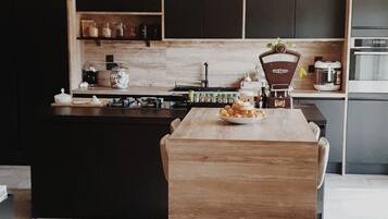 Réfrigérateur, micro-ondes, four, lave-vaisselle