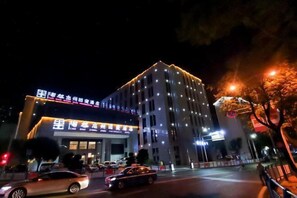 Exterior - Taoran Zhongzhou Guobin Hotel (Zhong County)