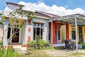 Exterior - Hotel O Kost Axcel (Banjarmasin)