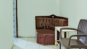 Lobby sitting area - Hotel O Kost Axcel (Banjarmasin)