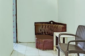 Lobby sitting area - Hotel O Kost Axcel (Banjarmasin)